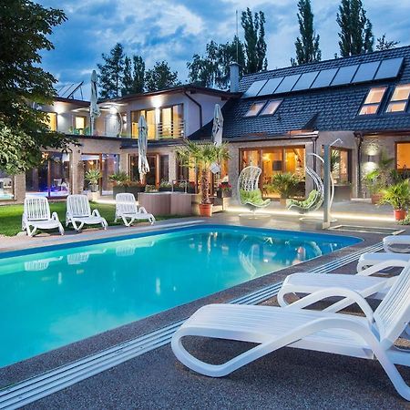 Aqua & Wellness Resort Alzbeta Липтовски-Микулаш Экстерьер фото