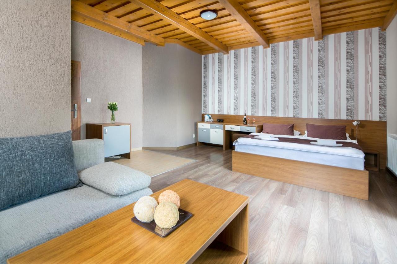 Aqua & Wellness Resort Alzbeta Липтовски-Микулаш Экстерьер фото